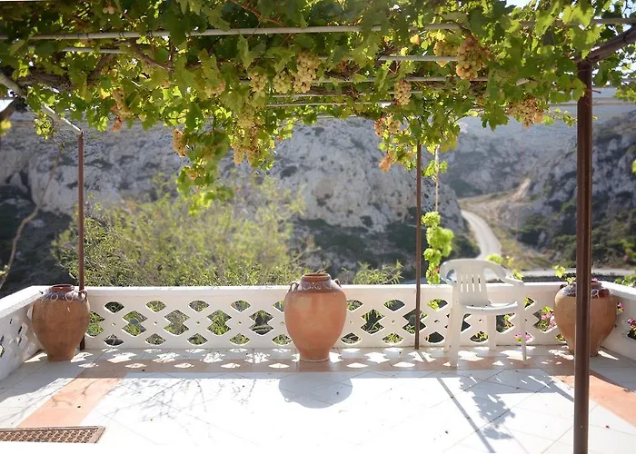 La Di Zazopetra بيت للعطل Menetaí